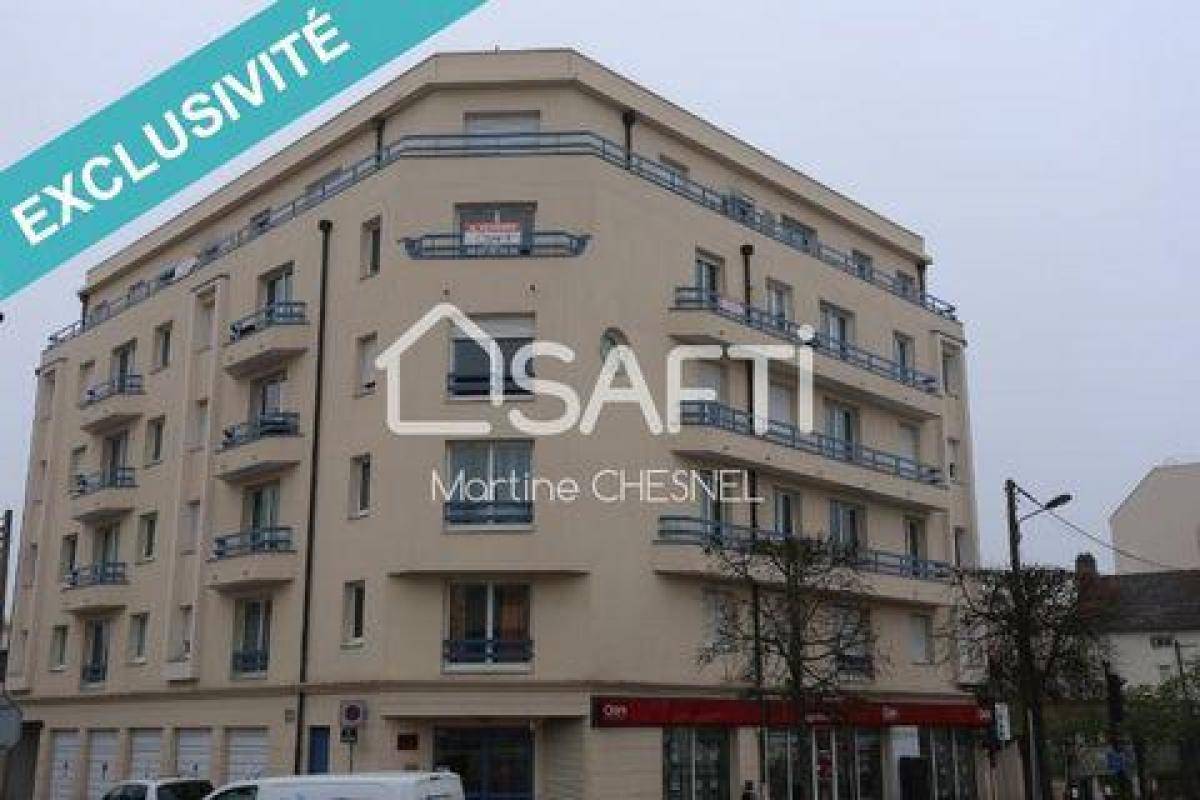 Studio in Chilly-Mazarin, France No. 34387