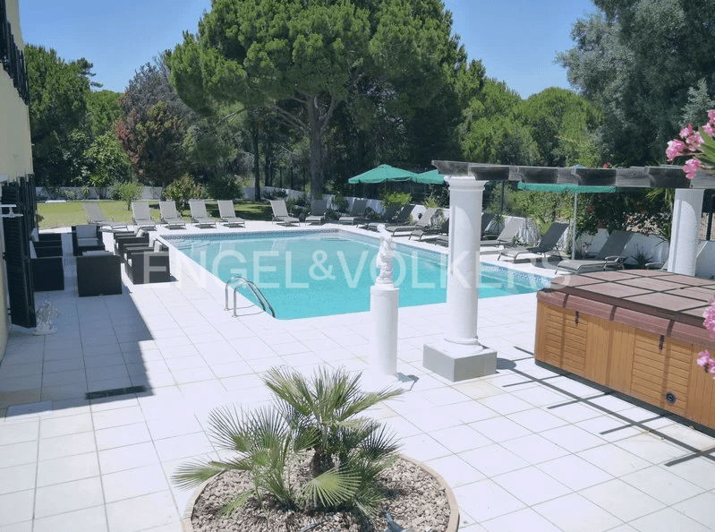 7 bedrooms House in Quarteira, Portugal No. 114435