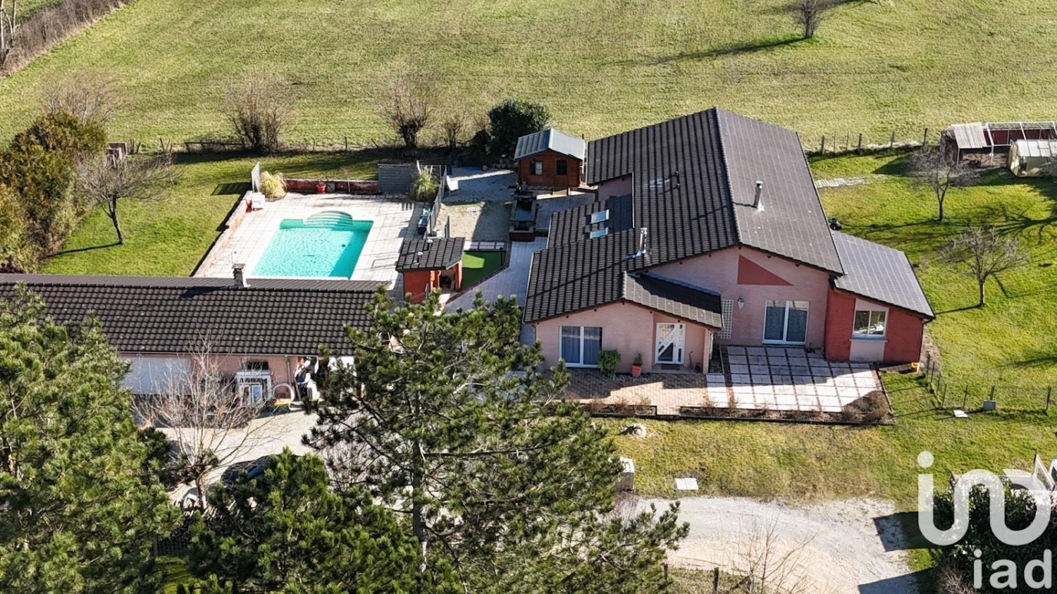 5 bedrooms House in Devecey, France No. 201634