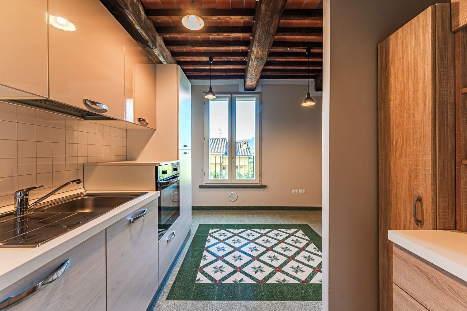 4 bedrooms Apartment in Lucca, Italy No. 352972