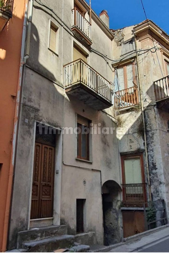 4 bedrooms Villa in Lauria, Italy No. 60815