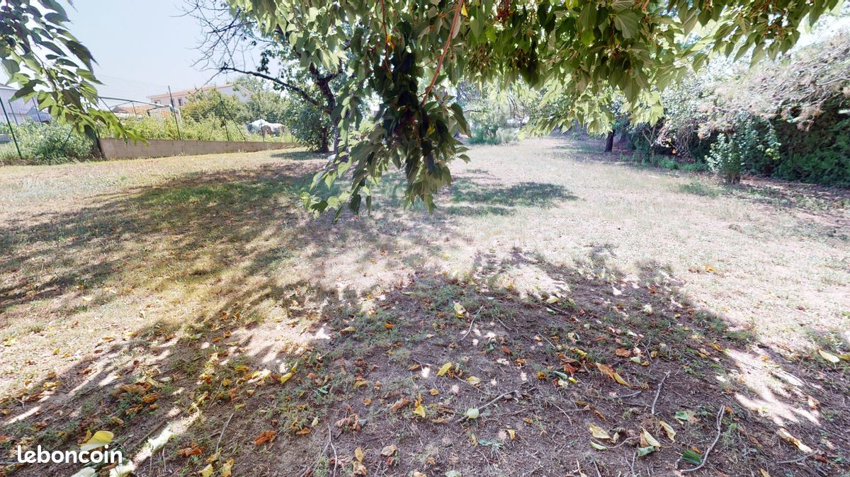 674m² Land in Grenade, France No. 112821