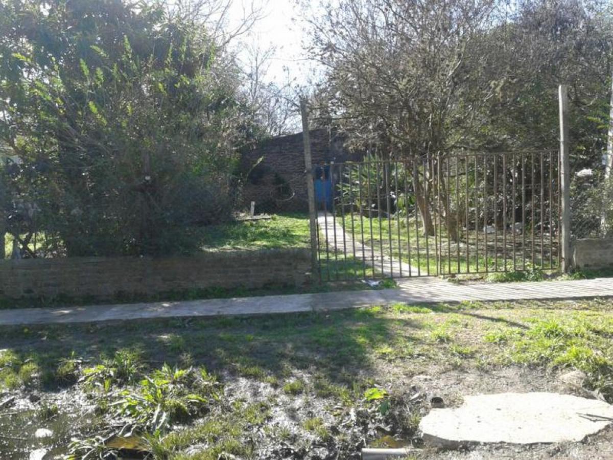 3 bedrooms House in Almirante Brown, Argentina No. 94263