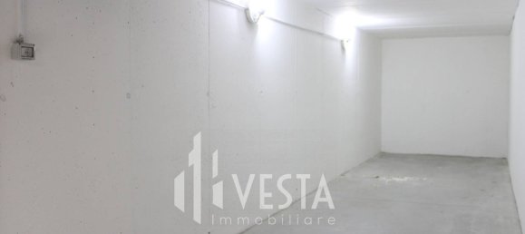 Garaje en Erba, Italy 23 m² No. 362343 8