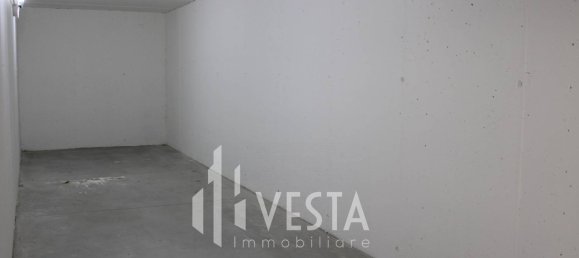 Garaje en Erba, Italy 23 m² No. 362343 10