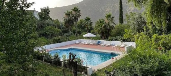 Edificio en Granada, Spain 1909 m² No. 150725 32