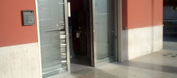 Gewerbliche Immobilie in Caltanissetta, Italy 79m², Nr. 255411 2