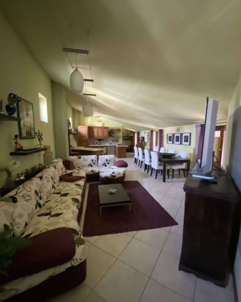 7غرفة شقة في Trino, Italy رقم 13365