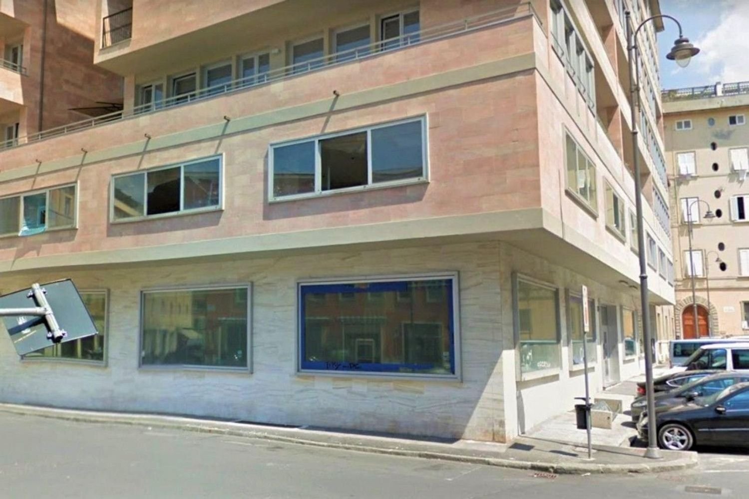 1921m² Office in Livorno, Italy No. 376308