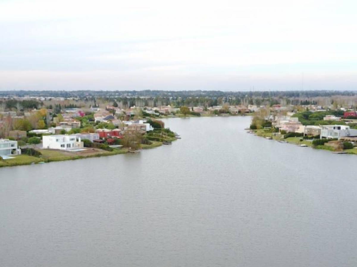  Land in Tigre, Argentina No. 111113