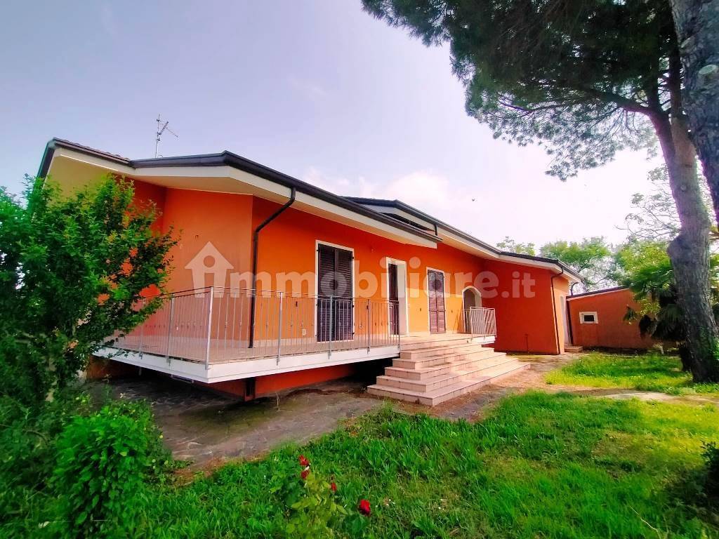 3 bedrooms Villa in Rimini, Italy No. 320445