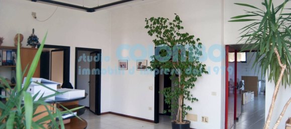 Almacén de 5 habitaciónes en Castelcovati, Italy No. 359597 2