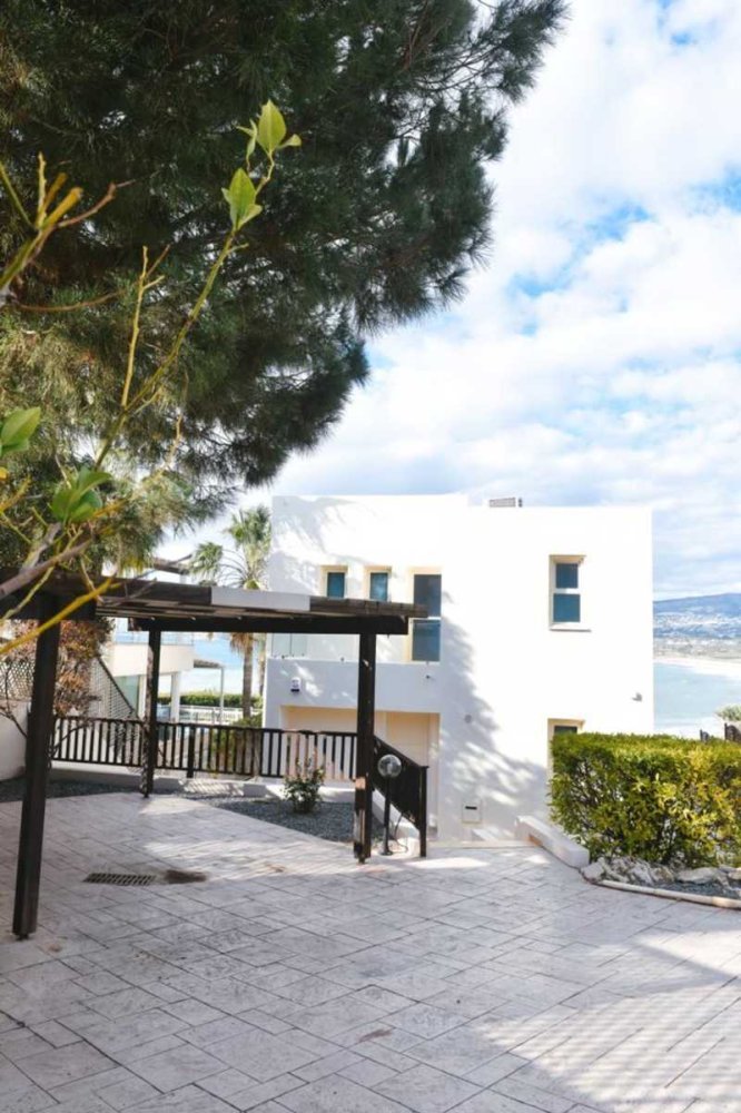 5 bedrooms Villa in Kissonerga, Cyprus No. 18259