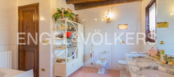 5 bedrooms House in Jesolo, Italy No. 109299 17