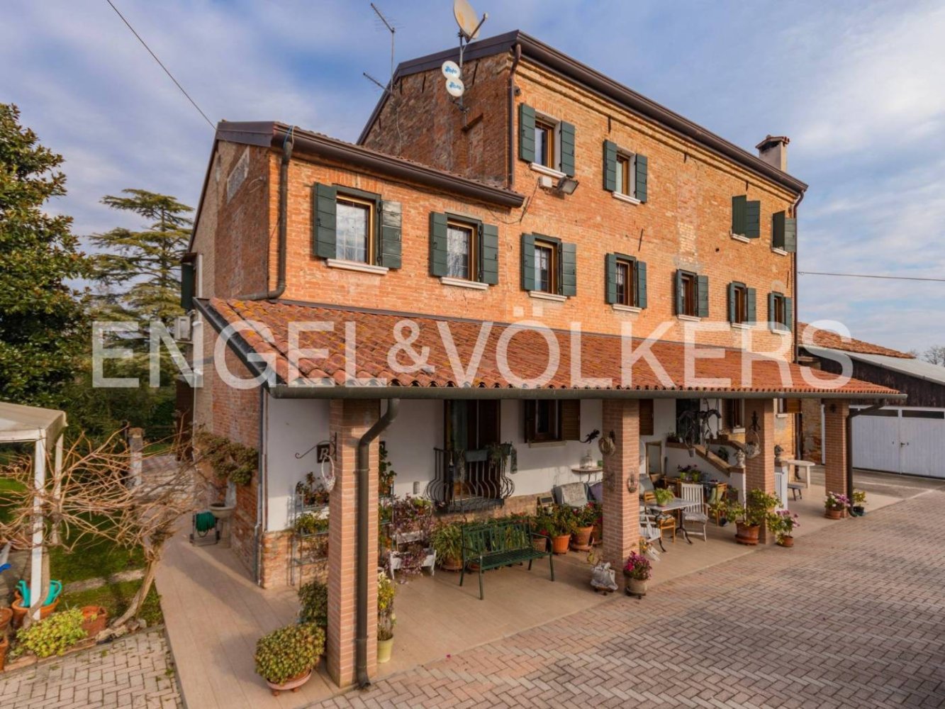 5 bedrooms House in Jesolo, Italy No. 109299