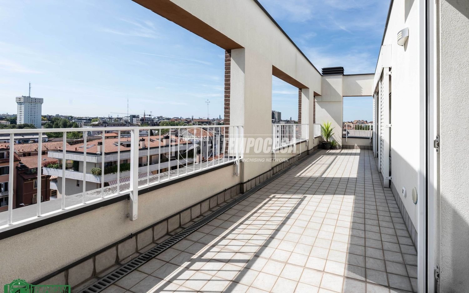 3 غرف نوم بانتهاوس في Milan, Italy رقم 385870