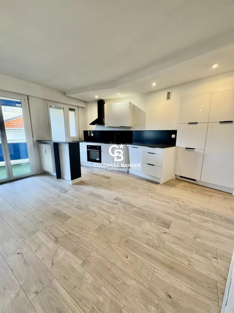 2 rooms Apartment in Antibes, France No. 299788