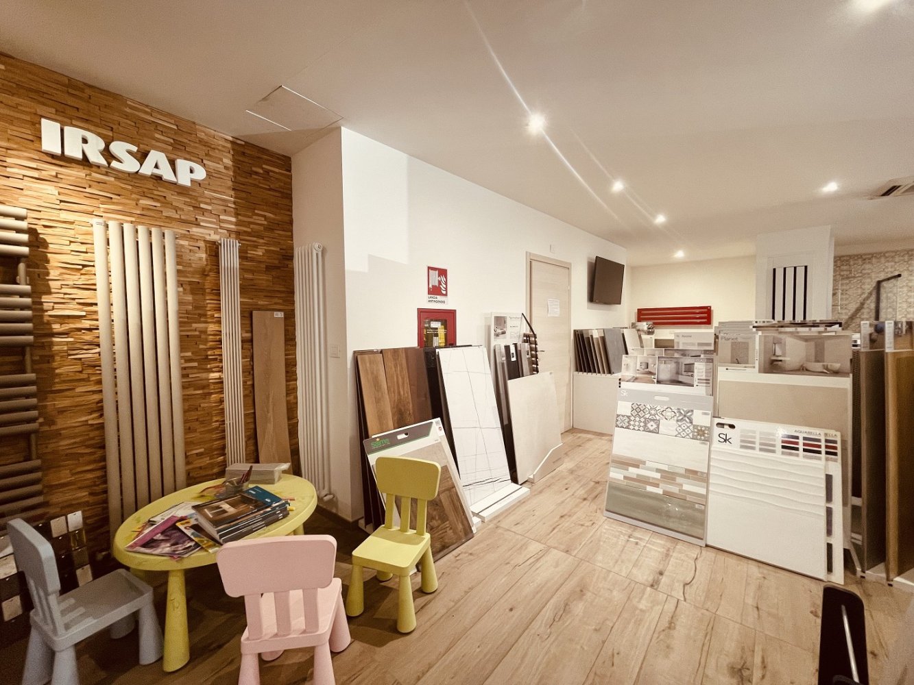 1364m² Warehouse in Genoa, Italy No. 136409