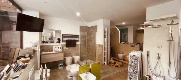 1364m² Warehouse in Genoa, Italy No. 136409 3