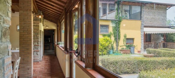 13-Zimmer Haus in Castel San Niccolò, Italy, Nr. 300299 8