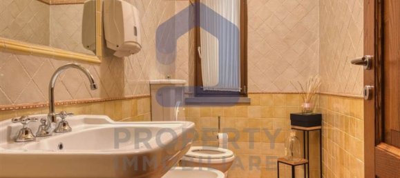 13-Zimmer Haus in Castel San Niccolò, Italy, Nr. 300299 19