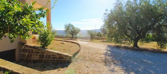 Вилла с 10 комнатами в Розето дельи Абруцци, Италия № 111122 33