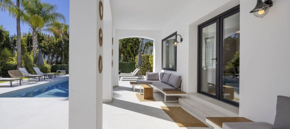 5 bedrooms Villa in Estepona, Spain No. 139384 8