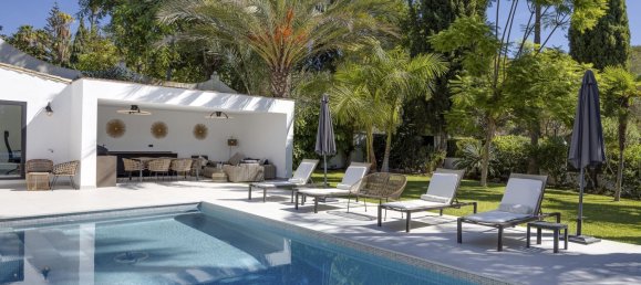 5 bedrooms Villa in Estepona, Spain No. 139384 10