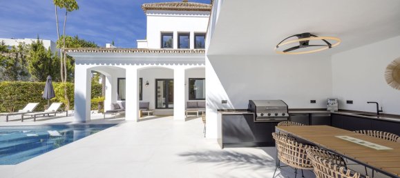 5 bedrooms Villa in Estepona, Spain No. 139384 14