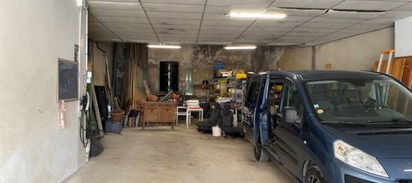  Garage in Le Mesnil-sur-Oger, France No. 310954 3