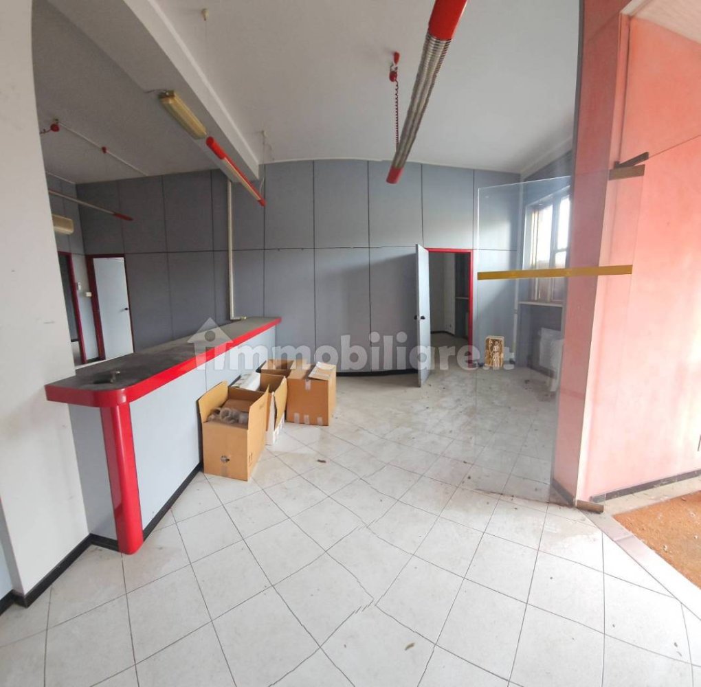 5 rooms Office in Cremona, Italy No. 103813