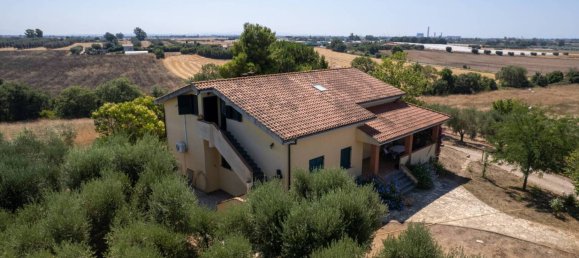 6 غرف نوم فيلا في Montalto di Castro, Italy رقم 119658 2