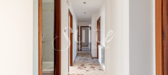 5 rooms Apartment in Palermo, Italy No. 220340 3