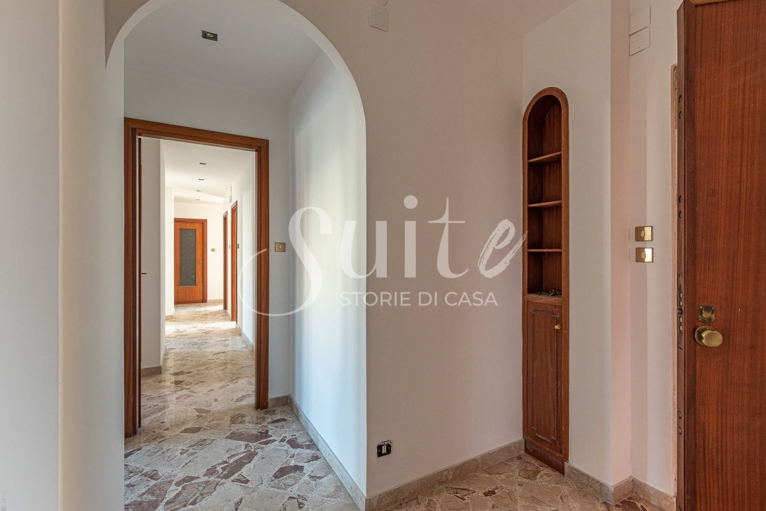 5 rooms Apartment in Palermo, Italy No. 220340