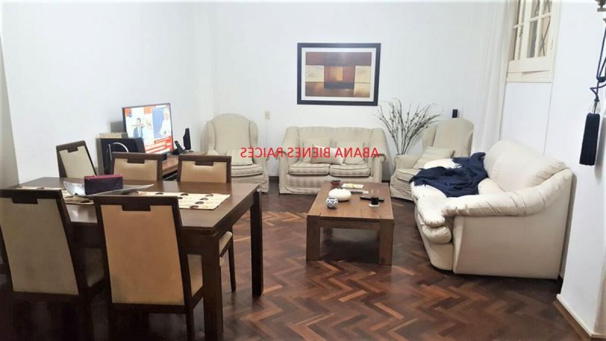 Apartamento de 3 dormitorios en Montevideo, Uruguay No. 8892