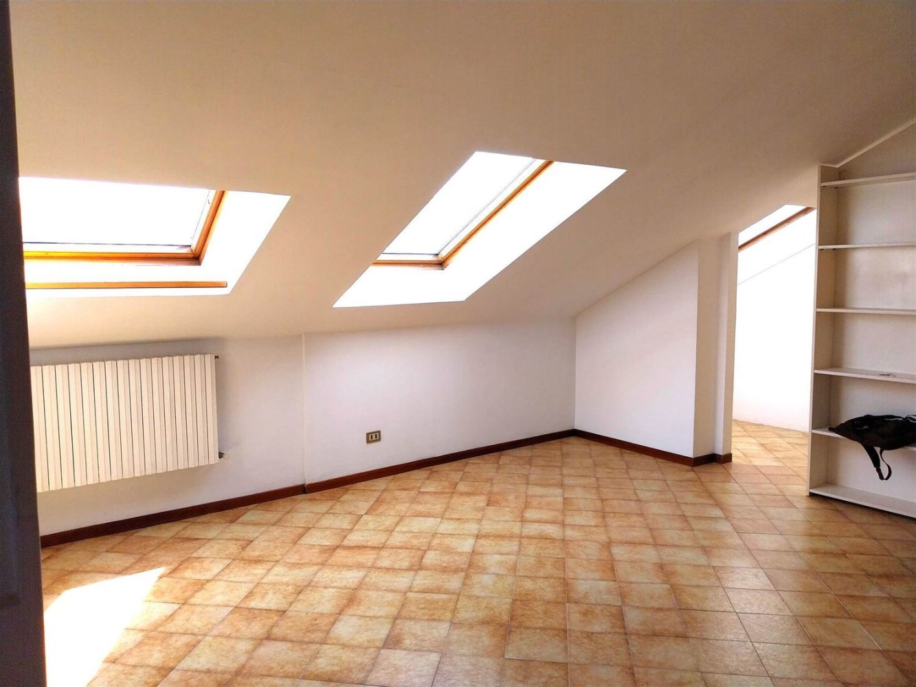 2-salle Appartement à Ancona, Italy No. 220614