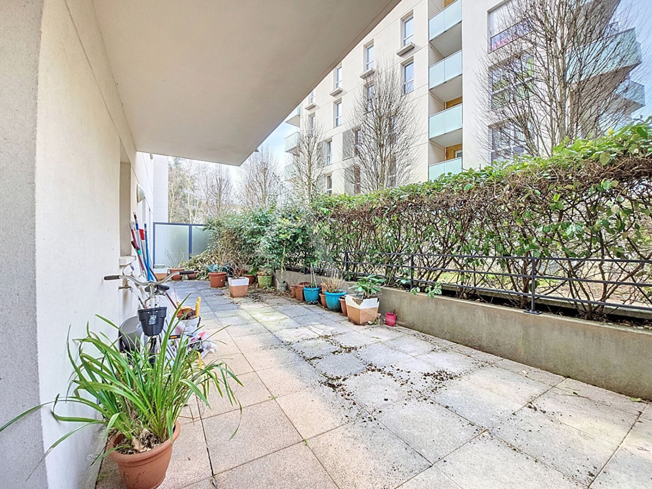 Apartamento de 2 dormitorios en Massy, France No. 180488