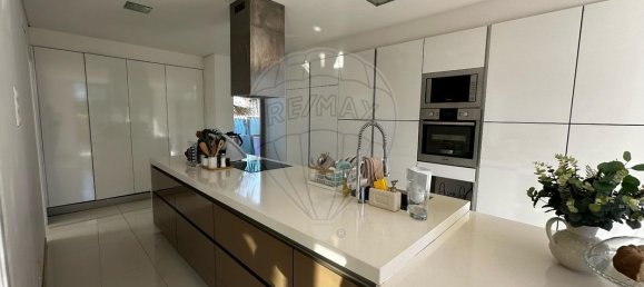 Дом с 4 спальнями в Montenegro, Португалия № 27293 7