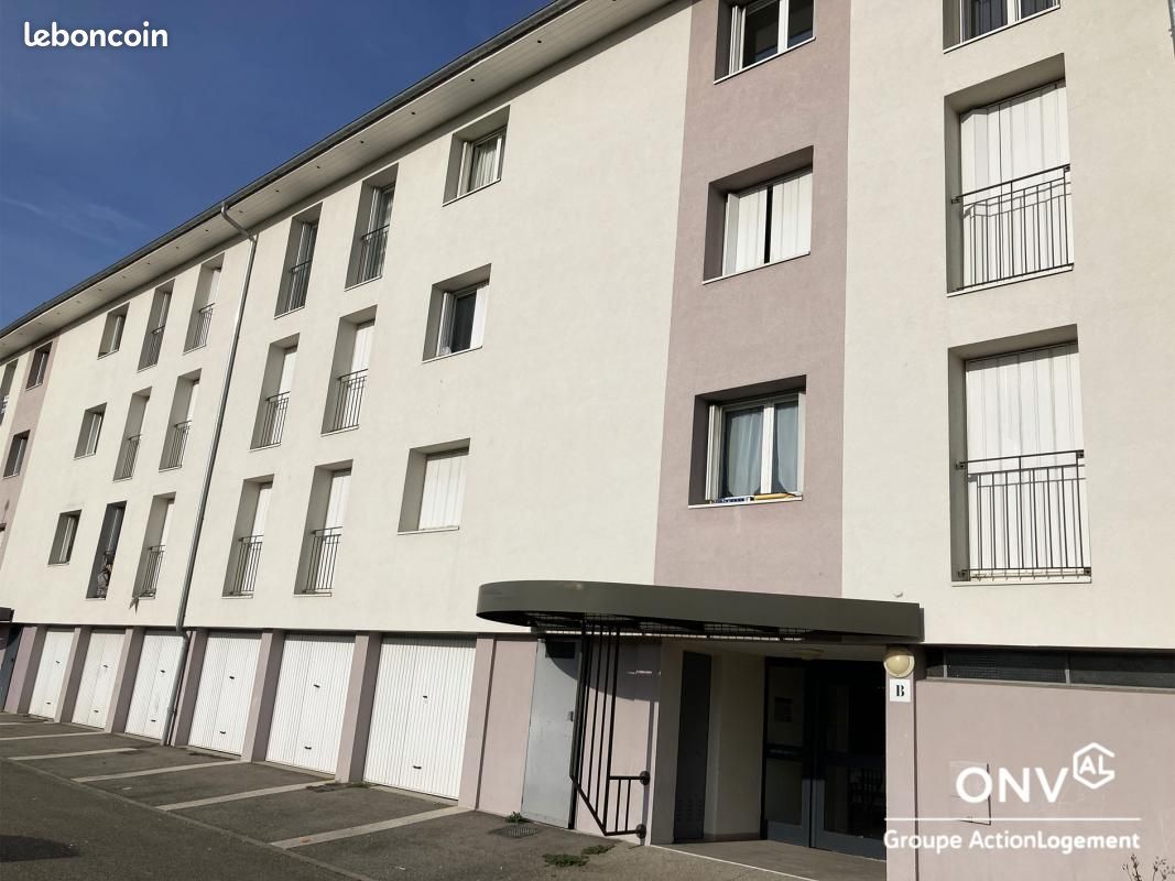 3 bedrooms Apartment in Saint-Etienne-de-Saint-Geoirs, France No. 341415