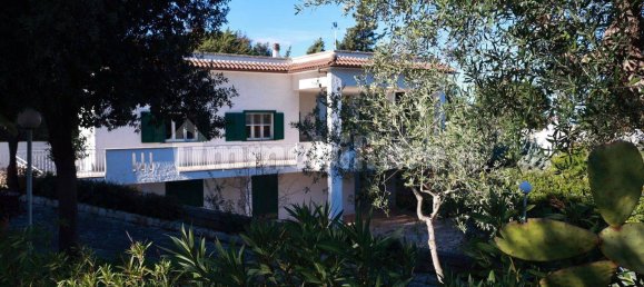 4 bedrooms Villa in Conversano, Italy No. 13954 4