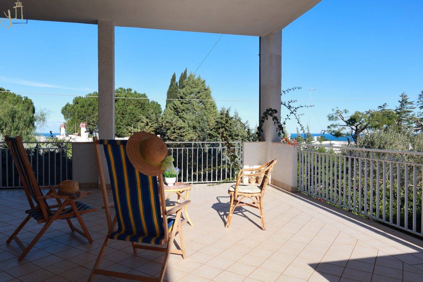 4 bedrooms Villa in Conversano, Italy No. 13954