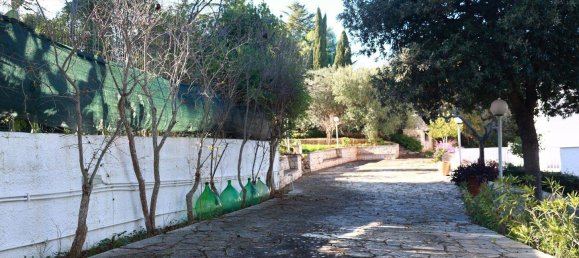 4 bedrooms Villa in Conversano, Italy No. 13954 3