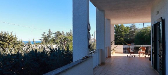 4 bedrooms Villa in Conversano, Italy No. 13954 16