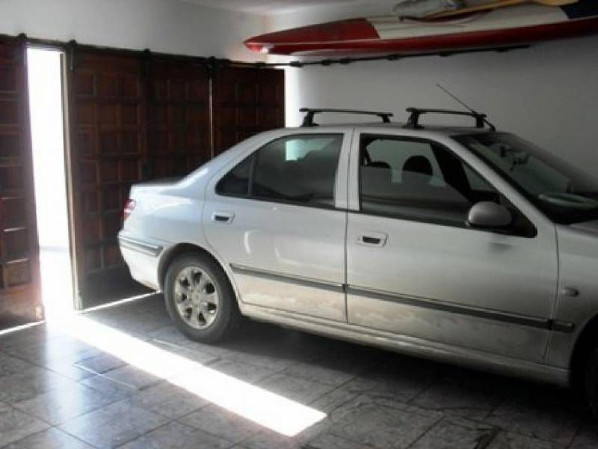 5 bedrooms House in Lanus, Argentina No. 62404