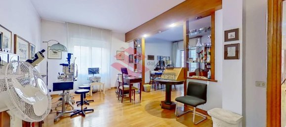 5 rooms Apartment in Rome, Italy No. 36069 26