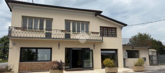 601m² Commercial property in Asolo, Italy No. 325890 2