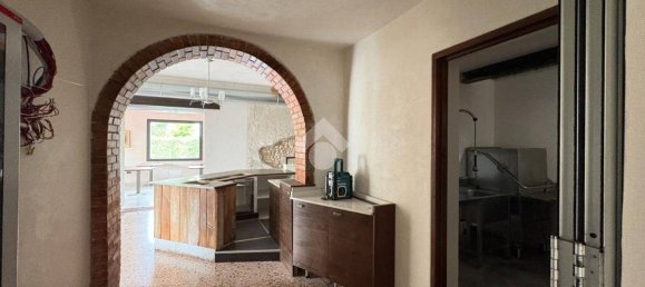 601m² Commercial property in Asolo, Italy No. 325890 15