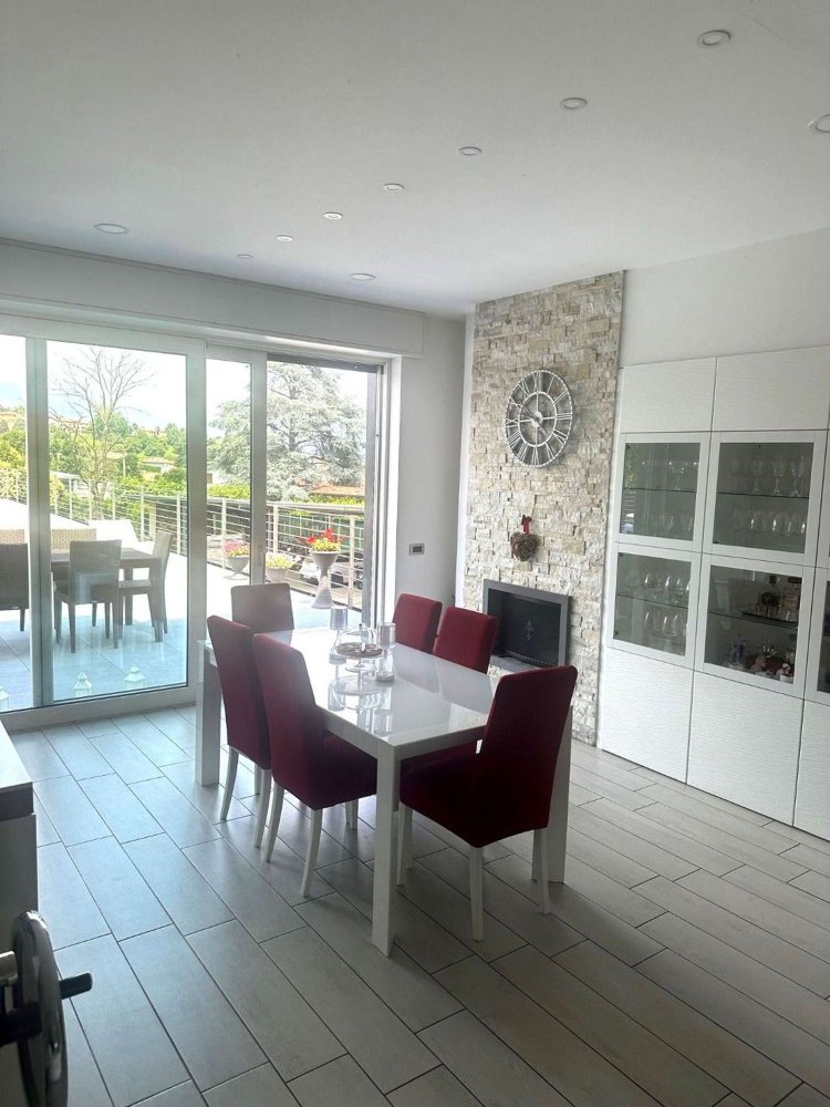 5 bedrooms House in Inverigo, Italy No. 361916