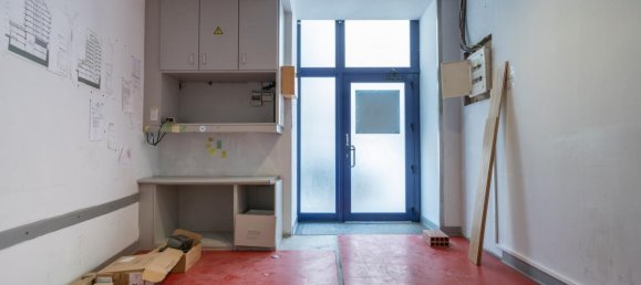 330m² Shop in Lisbon, Portugal No. 8453 6