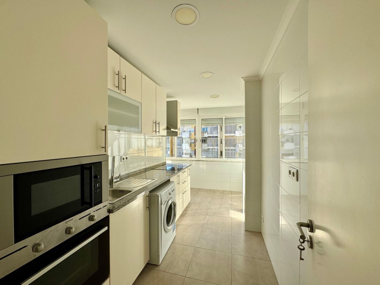 2 bedrooms Apartment in Lisbon, Portugal No. 200068